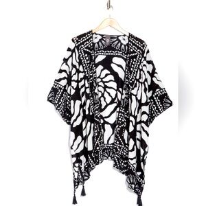 NEW! Vince Camuto Black and White Women's Wrap, Kimona, Ruana Style OSFM
